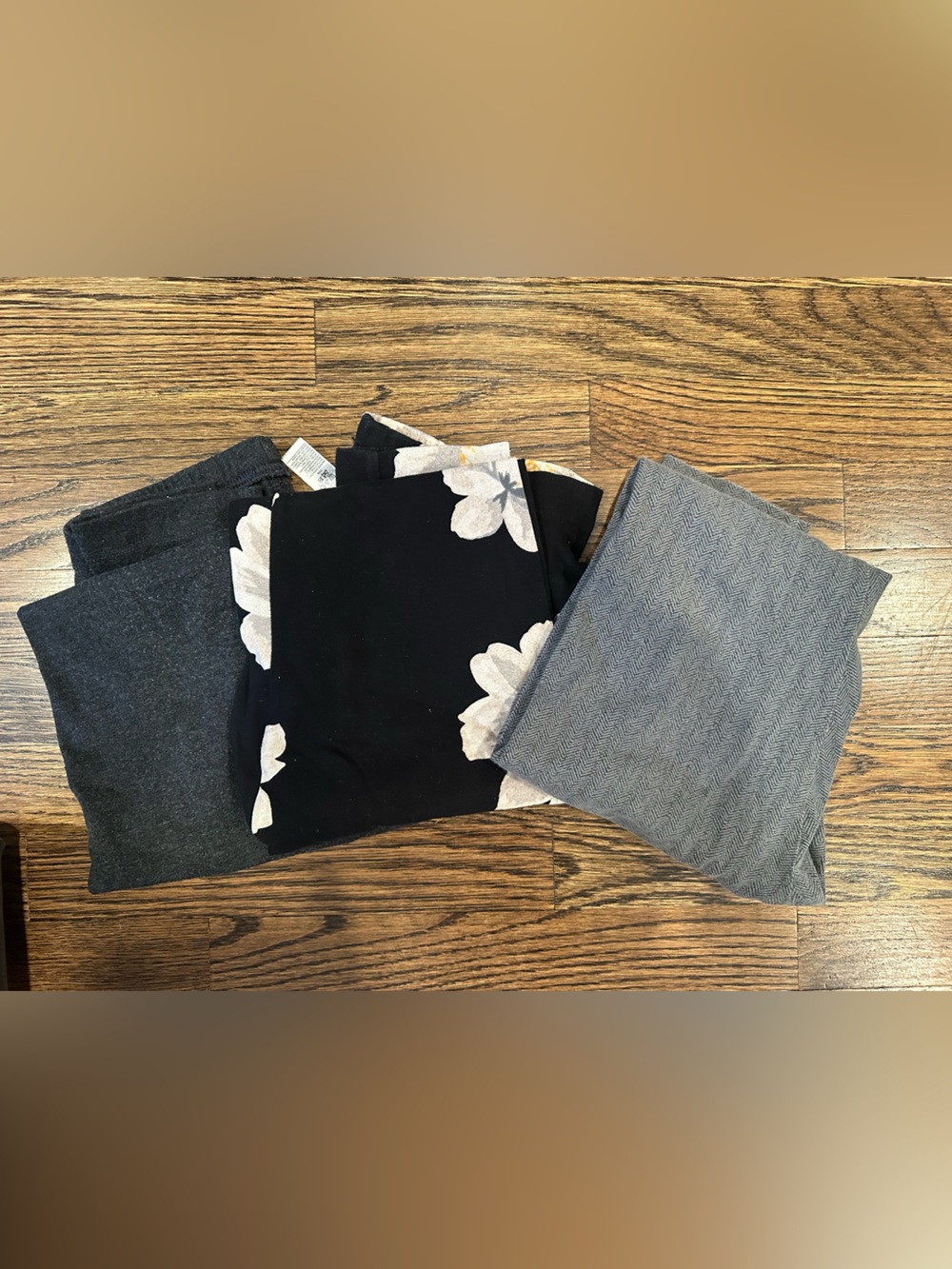 Old Navy Women’s Black Floral & Gray Knit Leggings Trio